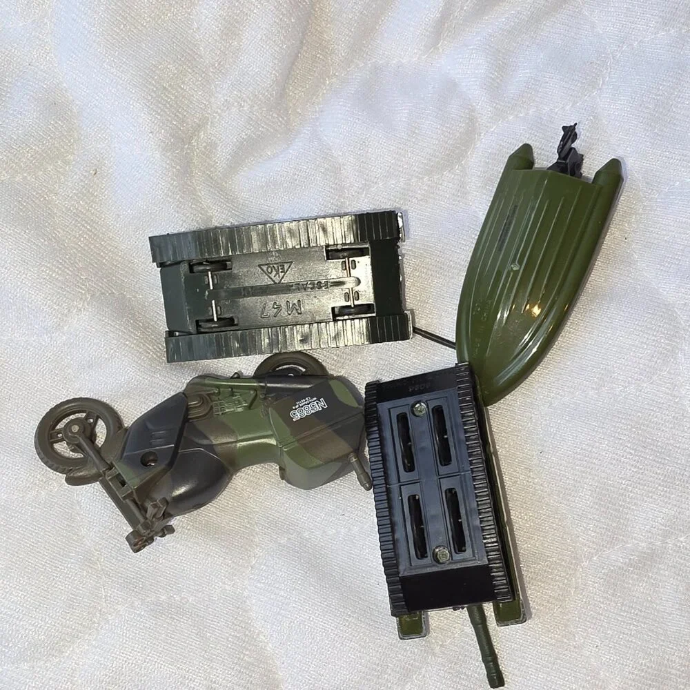 Military Vehicle Action Figure Toys Motorcycle Tanks Boat Lot of 4
